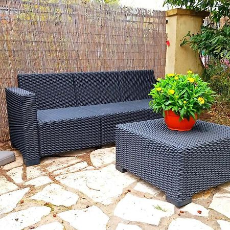 Studio Au Calme Tout Confort Proche Des Plages - Jardin Wifi Parking Frejus Ngoại thất bức ảnh