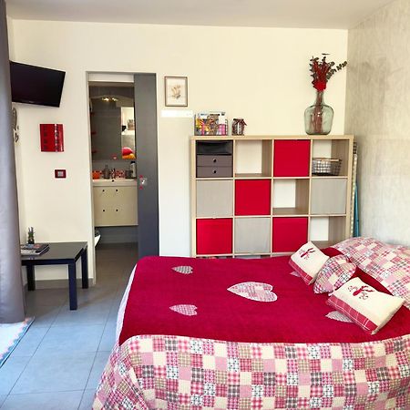 Studio Au Calme Tout Confort Proche Des Plages - Jardin Wifi Parking Frejus Ngoại thất bức ảnh